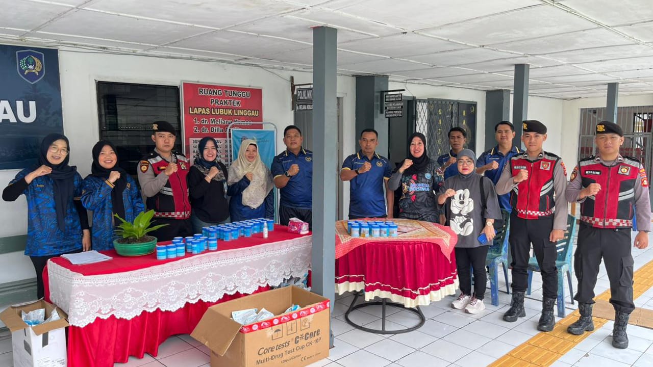 Lapas Lubuk Linggau Perkuat Komitmen Bebas Narkoba Lewat Tes Urine Pegawai dan Warga Binaan