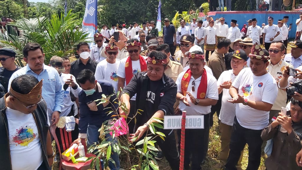 SKK Migas - KKKS SRMD Support Penanaman Bibit Buah-buahan di Danau Rayo Muratara