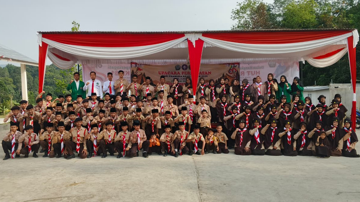 Upacara Hari Pramuka ke-65 di Ponpes Khairul Ummah Lubuk Linggau: Dorong Sikap Disiplin dan Karakter Baik 