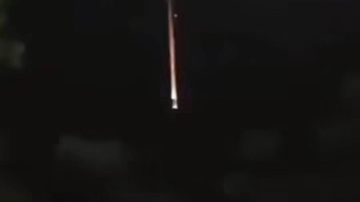 Heboh Diduga Meteor Jatuh di Langit Muba Sumatera Selatan, Terekam Kamera