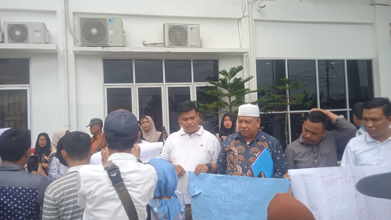 Mantan Kades Dituntut Ringan, Keluarga Korban Nangis di Pengadilan Negeri Lubuk Linggau