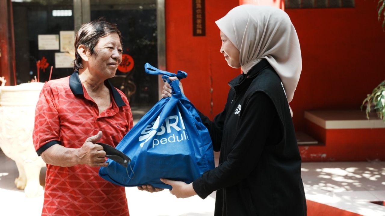 Menebar Kasih dan Kepedulian di Hari Raya Waisak 2026, BRI Salurkan Bantuan 1.000 Sembako Bagi Umat Buddha 