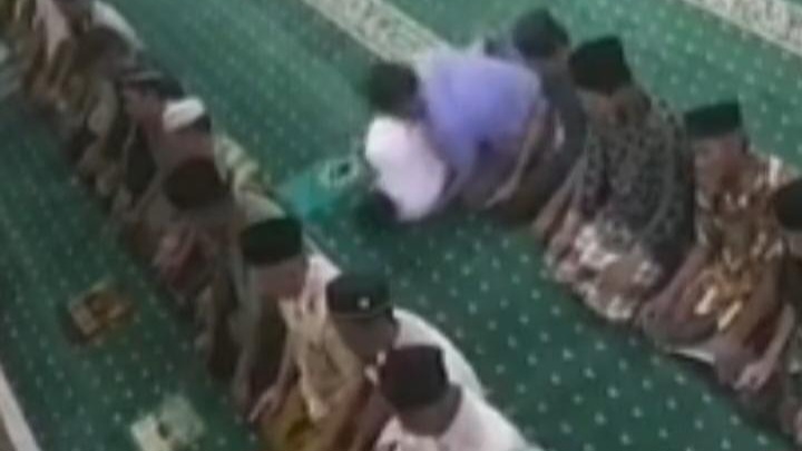 Viral di Media Sosial, Jemaah Masjid di Riau Meninggal Dalam Posisi Sujud Salat Dzuhur 