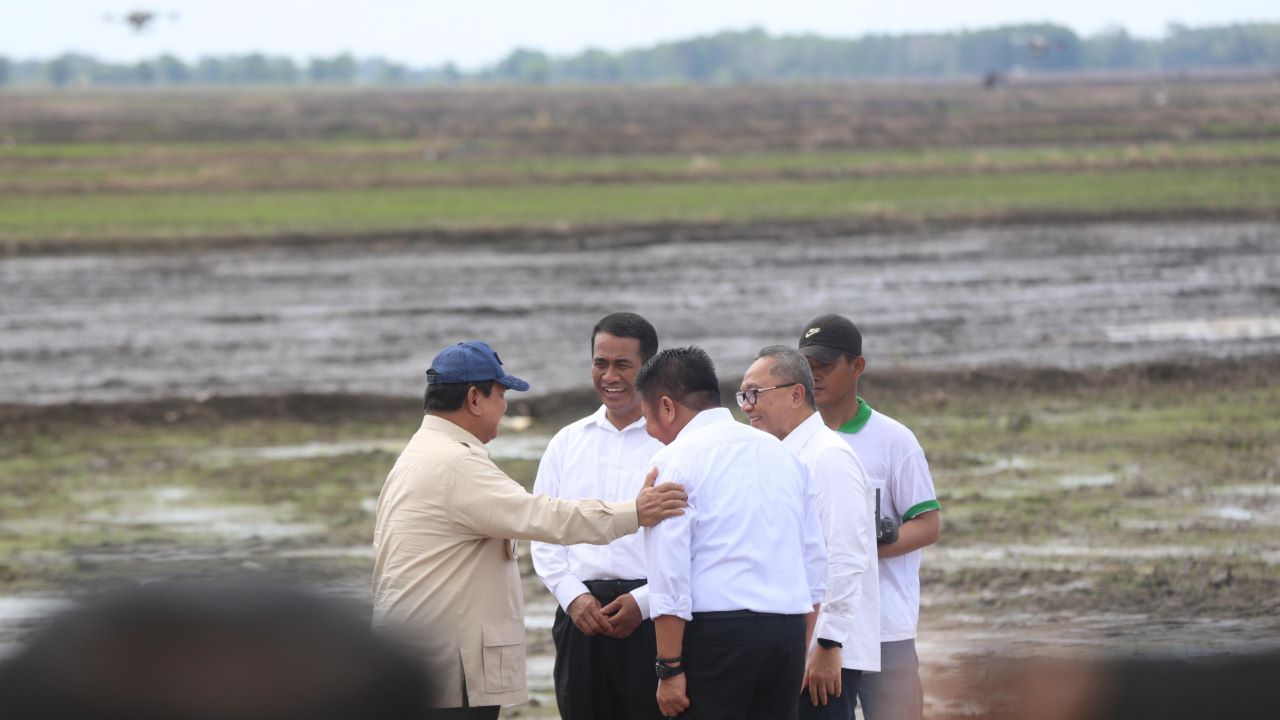 Presiden Prabowo Tekankan Pentingnya Manajemen Air dan Lahan, Tanam Padi Serentak di 14 Provinsi