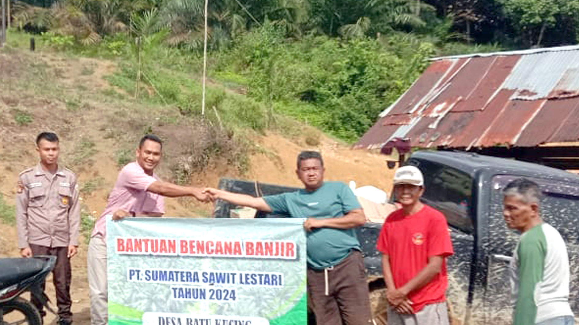 Peduli Korban Banjir di Muratara, PT Sumatera Sawit Lestari Salurkan Bantuan Sembako