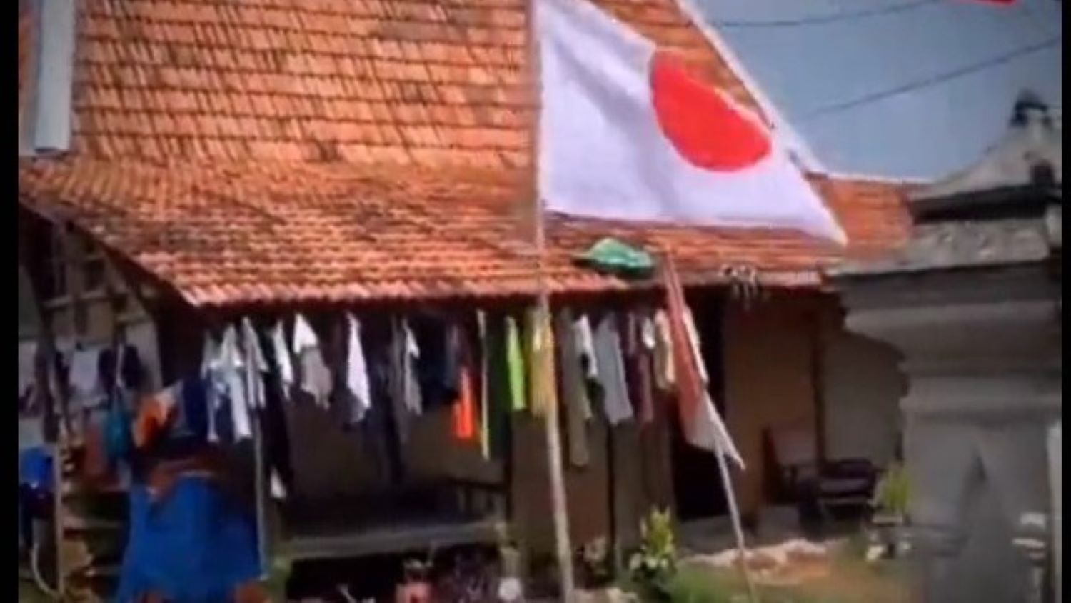 Viral, Emak-emak Kibarkan Bendera Jepang Jelang HUT RI 78, Mungkinkah Dia Wibu