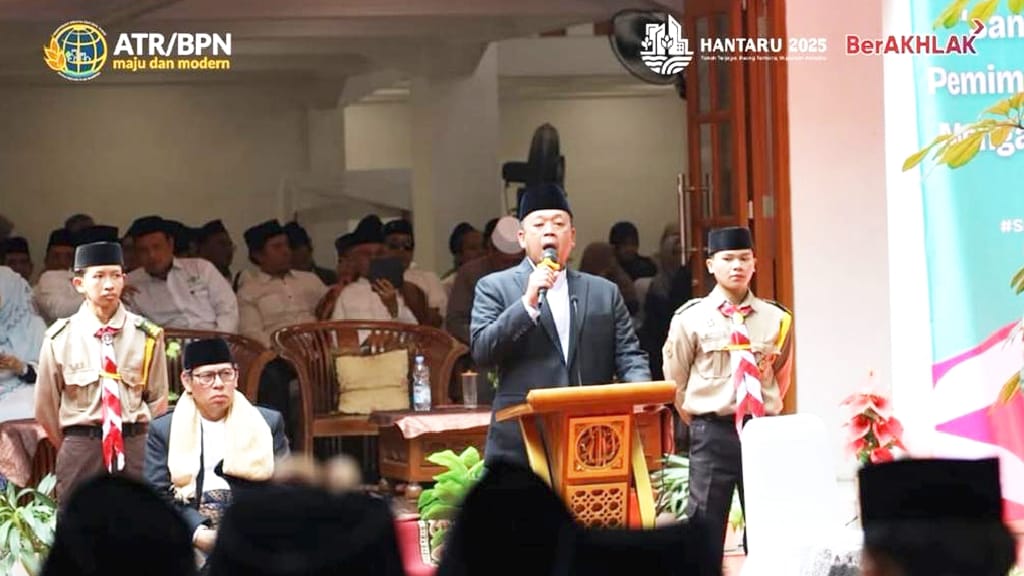 Peringati Hari Santri Nasional 2025, Menteri Nusron: Jadi Santri yang Mensejahterakan Rakyat Indonesia
