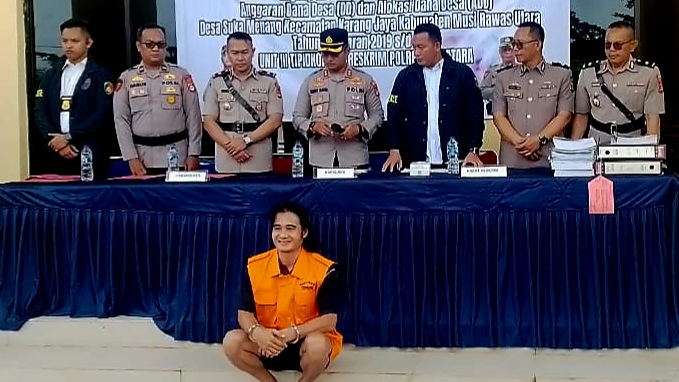 Jadi Tersangka Korupsi Rp744.078.479, Mantan Kades Suka Menang Musi Rawas Utara Tersenyum  