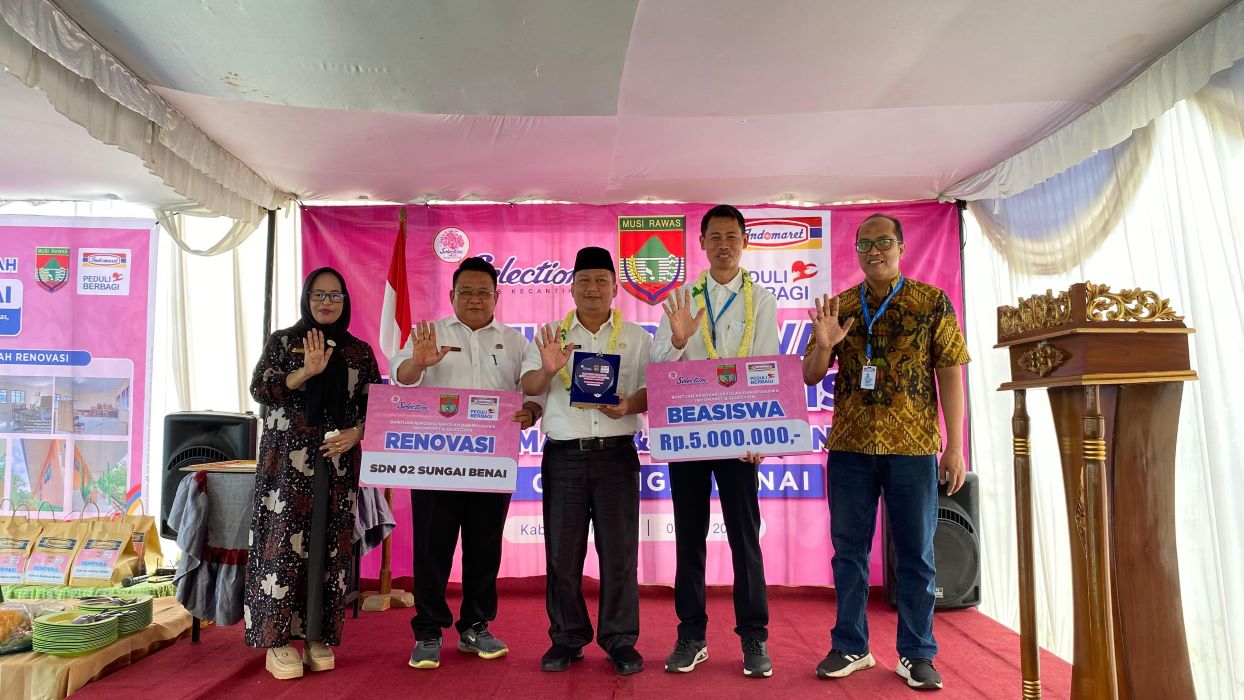 Indomaret bersama Selection Renovasi SDN 02 Sungai Benai Kabupaten Musi Rawas 