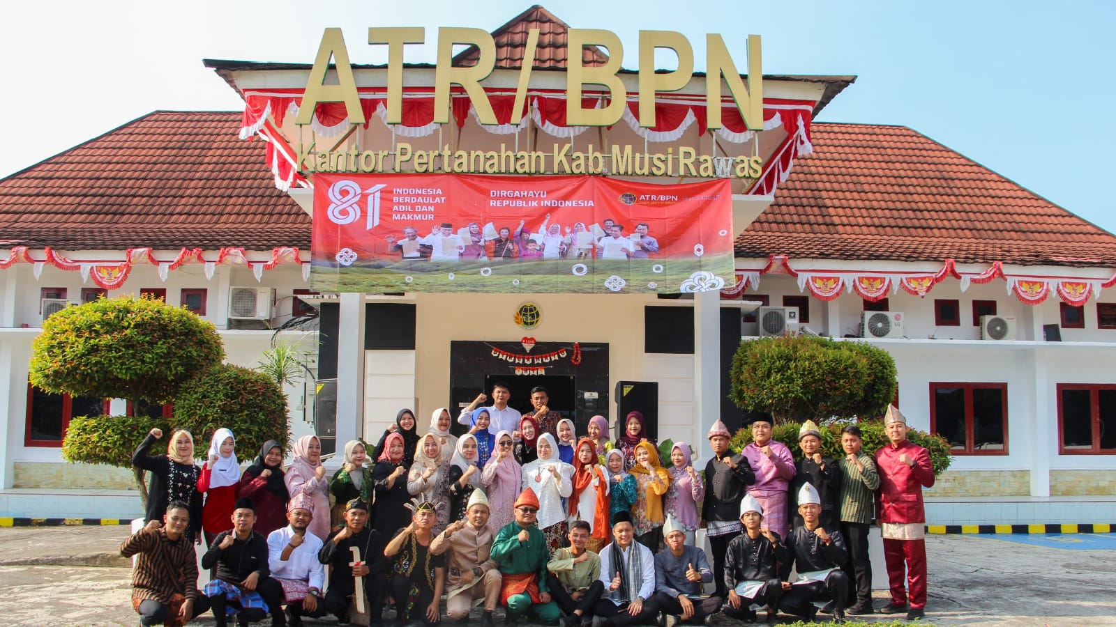 Kantor Pertanahan Musi Rawas Gelar Upacara HUT ke-81 RI dengan Nuansa Pakaian Adat