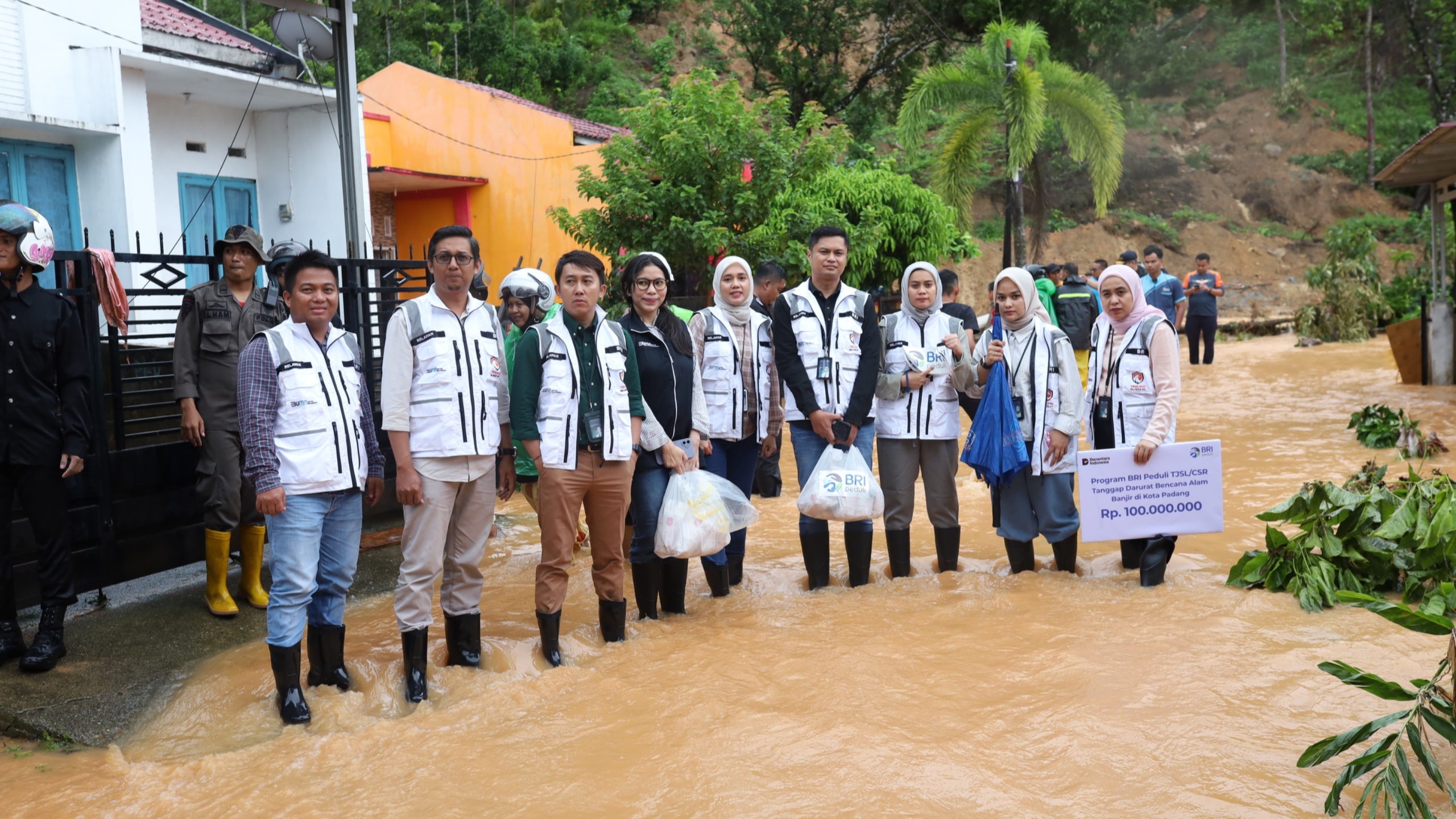 Tanggap Bencana, BRI Salurkan Bantuan Untuk Percepat Pemulihan Warga Terdampak Bencana di Sumut-Sumbar