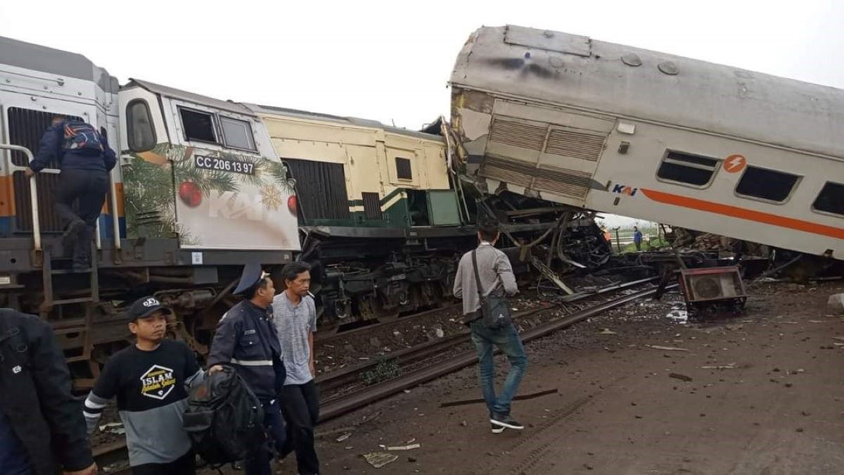 Update Korban Tewas Kecelakaan Kereta Turangga vs Commuter Line Bandung Raya Menjadi Dua Orang