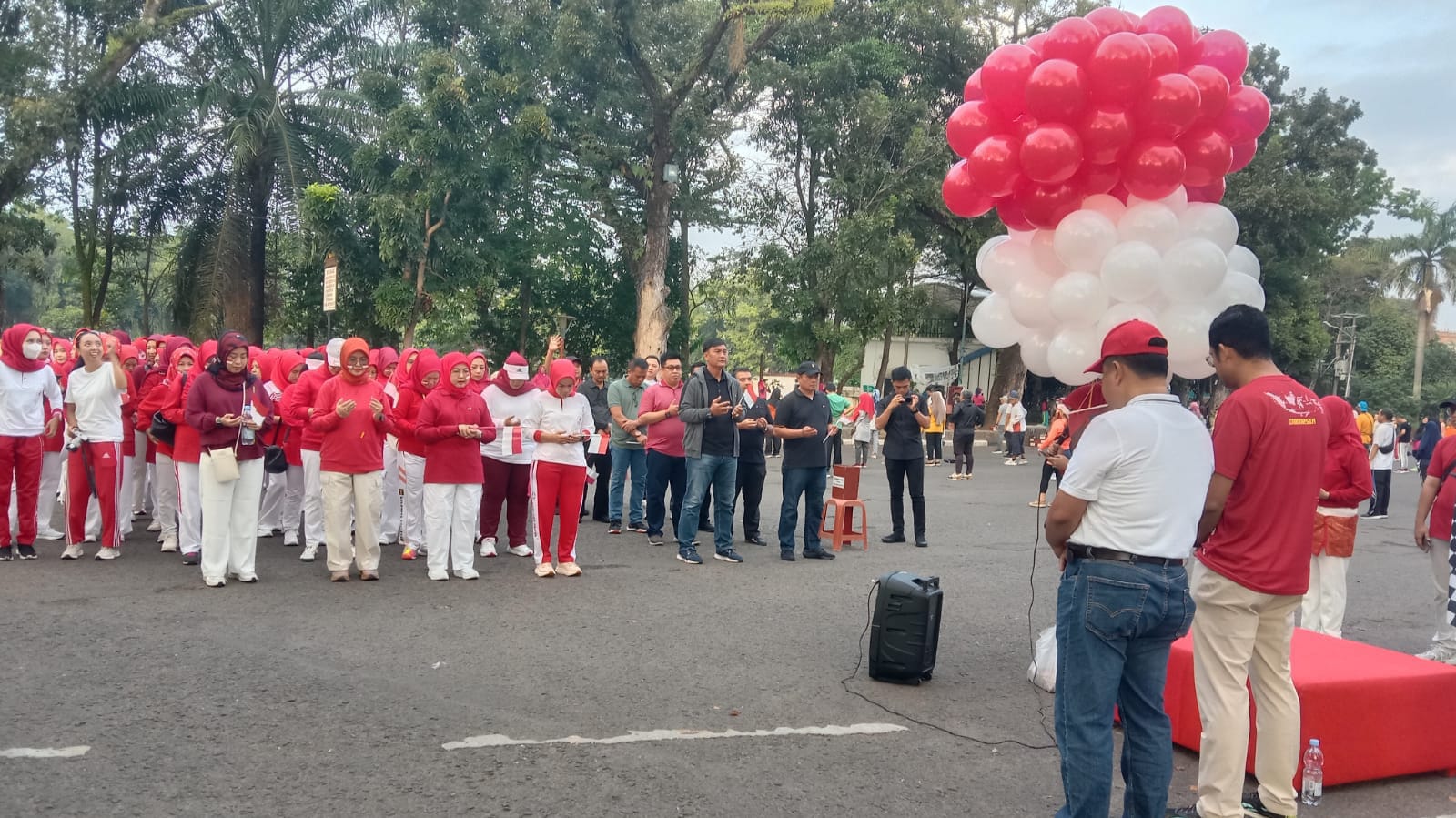 Lapas Narkotika Kelas IIA Muara Beliti Ikuti Jalan Santai dalam Rangka HUT RI dan HUT Pengayoman ke-79