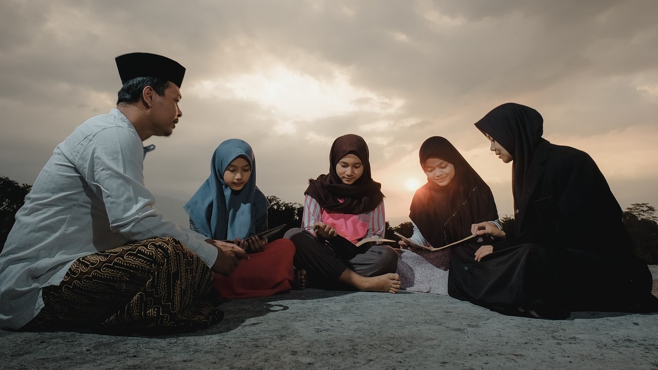 Kenapa Surga di Bawah Telapak Kaki Ibu, Begini Hadis Serta Maknanya yang Harus Kamu Ketahui