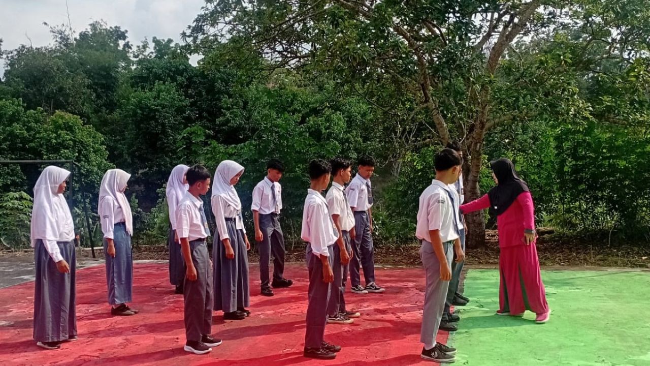 Walaupun Cuma 13 Orang, Pelajar SMA Negeri 7 Lubuk Linggau Semangat Ikuti MPLS