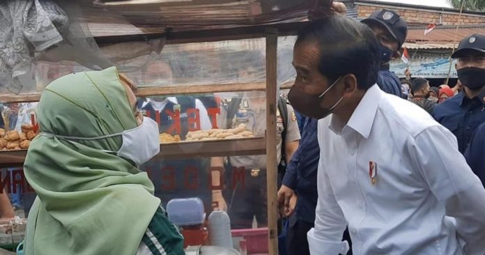 Presiden Jokowi Temui Pedagang Pasar Tanjung Enim