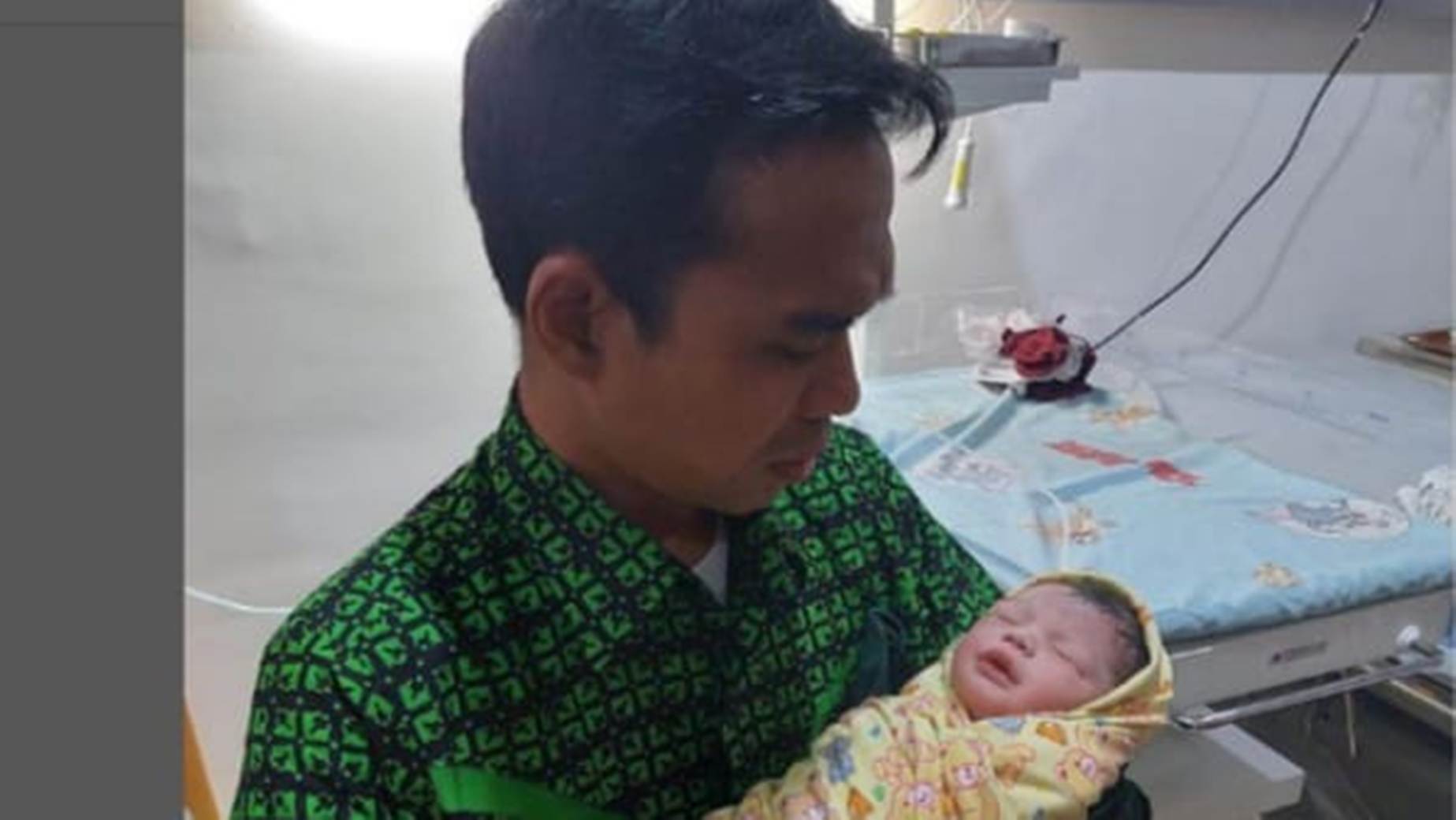 Kabar Bahagia, Istri Ustaz Abdul Somad Lahirkan Bayi Laki-laki