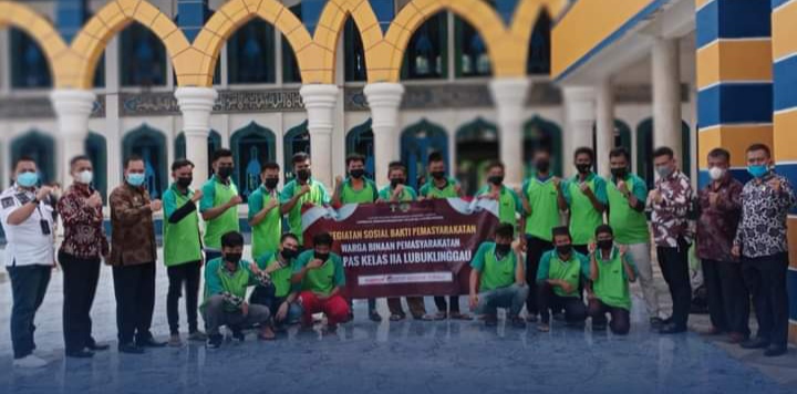 17 Narapidana Bersih-bersih Masjid Agung As-Salam, ini Sebabnya