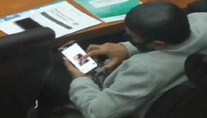 Viral, Anggota DPR RI Diduga Asyik Nonton Video Porno Saat Rapat