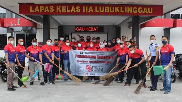 Lapas Lubuklinggau Gotong Royong Membersihkan Lingkungan