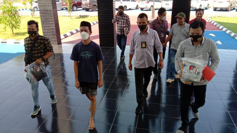 Jadi Dokter Gadungan, Karena Terobsesi