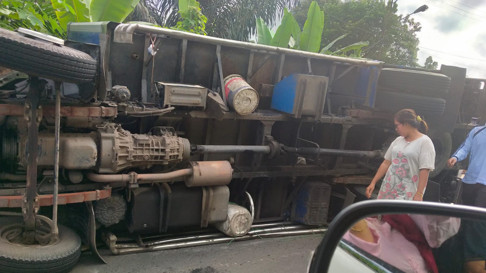 Dua Motor Ditimpa Truk, Seorang Pengendara Tewas