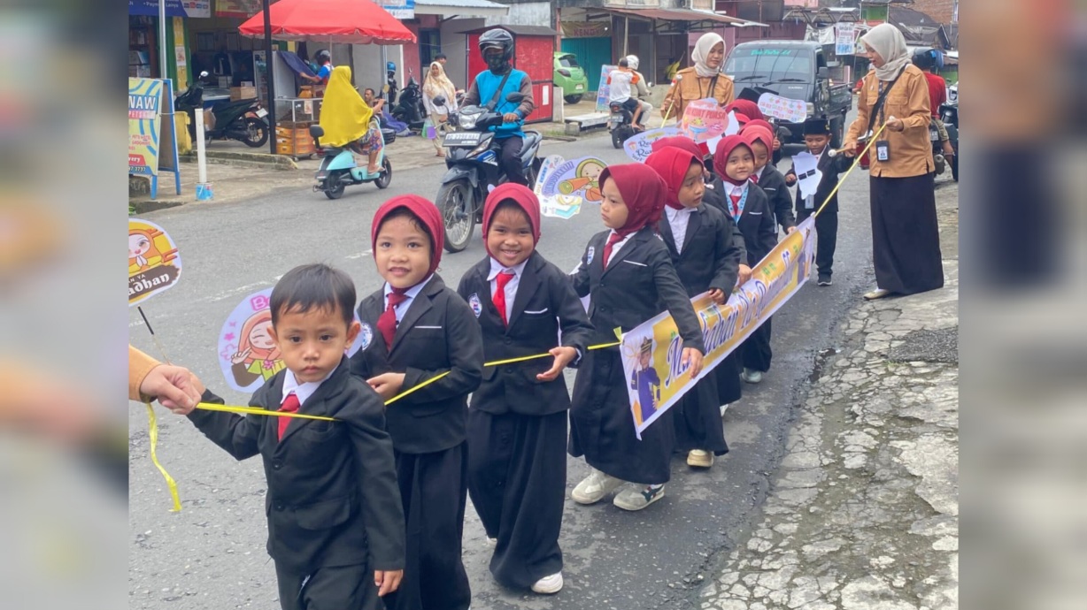 Sambut Bulan Suci, TK Esquimer Lubuk Linggau Gelar Pawai Ramadan Penuh Semangat