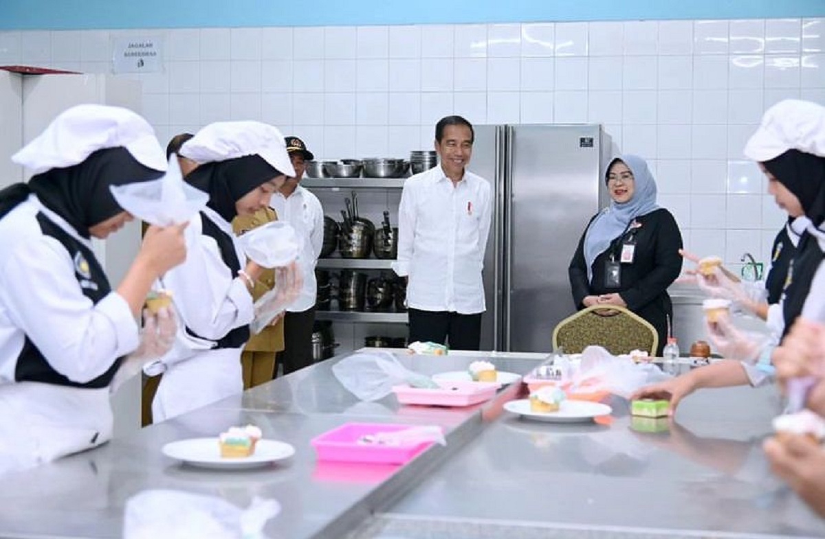 Apresiasi Fasilitas Pendukung Pembelajaran di SMKN 3 Malang, Jokowi: Ini SMK Terbaik yang Pernah Saya Kunjungi