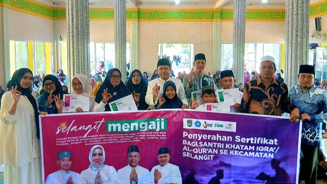 Camat Selangit Serahkan Sertifikat Khatam Iqra', Program Selangit Mengaji Banyak Mendapat Dukungan