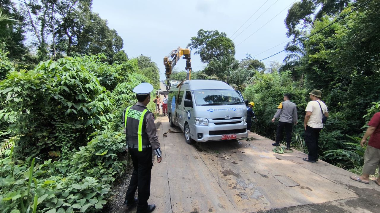 3 Pegawai TVRI Luka, Imbas Mobil Terperosok di Jalur Musi Rawas PALI