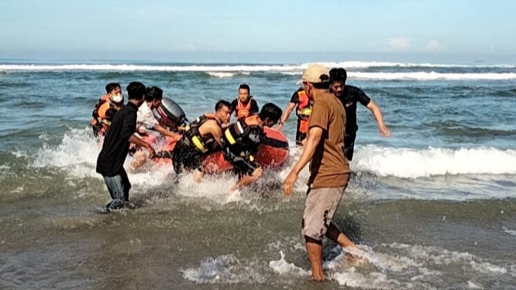 Wong Palembang Tenggelam di Pantai Panjang Bengkulu, 3 Meninggal Dunia, 2 Hanyut dan Belum Ditemukan