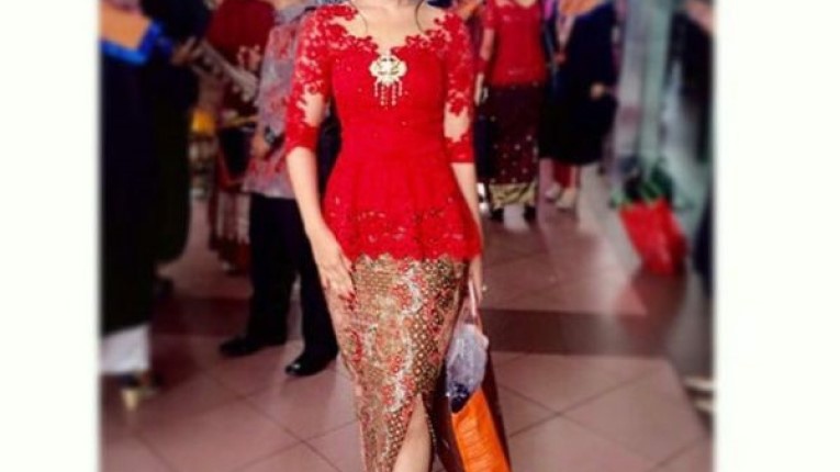 Tampil Mempesona dan Cetar Membahana, 5 Artis Indonesia Ini Pernah Pakai Kebaya Merah