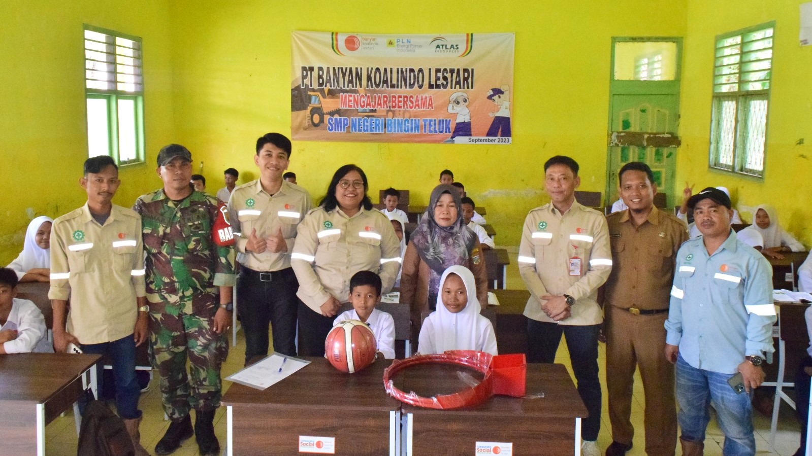 PT BKL Salurkan CSR ke SMP Negeri Bingin Teluk, Berikut Rincian Bantuannya