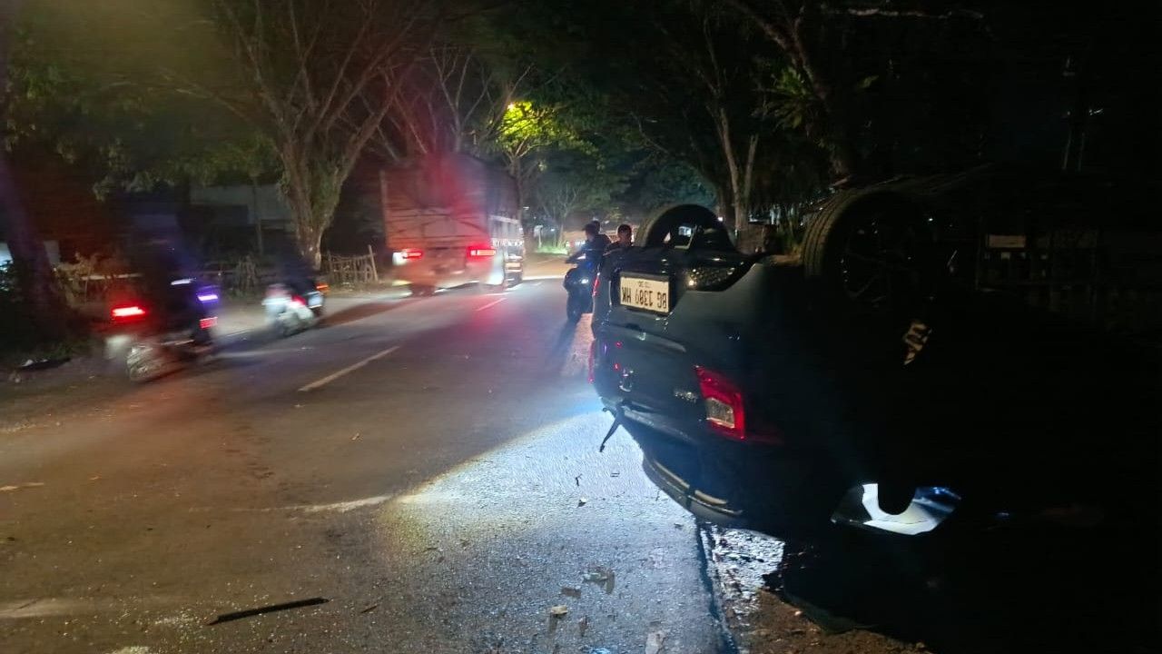 Honda Brio Tabrak 2 Motor di Lubuk Linggau, Setelah Itu Hantam Pohon dan Tiang Listrik 