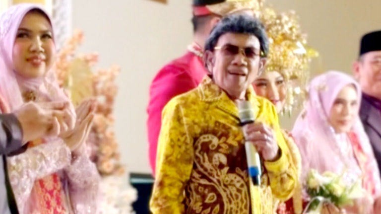 Rhoma Irama Obati Kerinduan Fans di Lubuk Linggau, Bawakan 2 Lagu Pada Resepsi Pernikahan Anak Sahabatnya