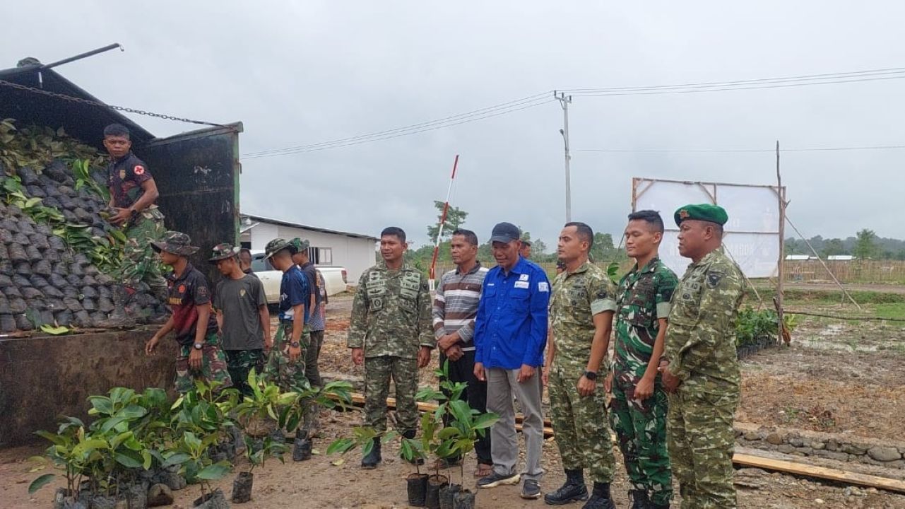 Sinergi YONIF TP 846/KS dan SKK Migas - KKKS SRMD Realisasikan Program Penghijauan Hulu Migas