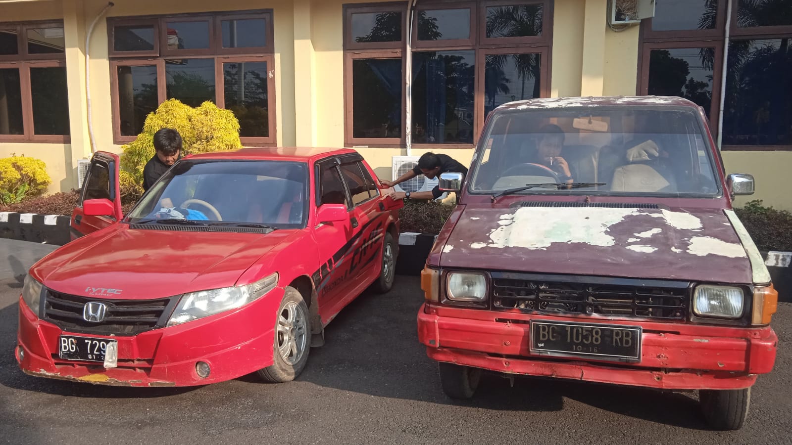 Pakai Mobil Mewah Warga Musi Rawas Timbun Pertalite