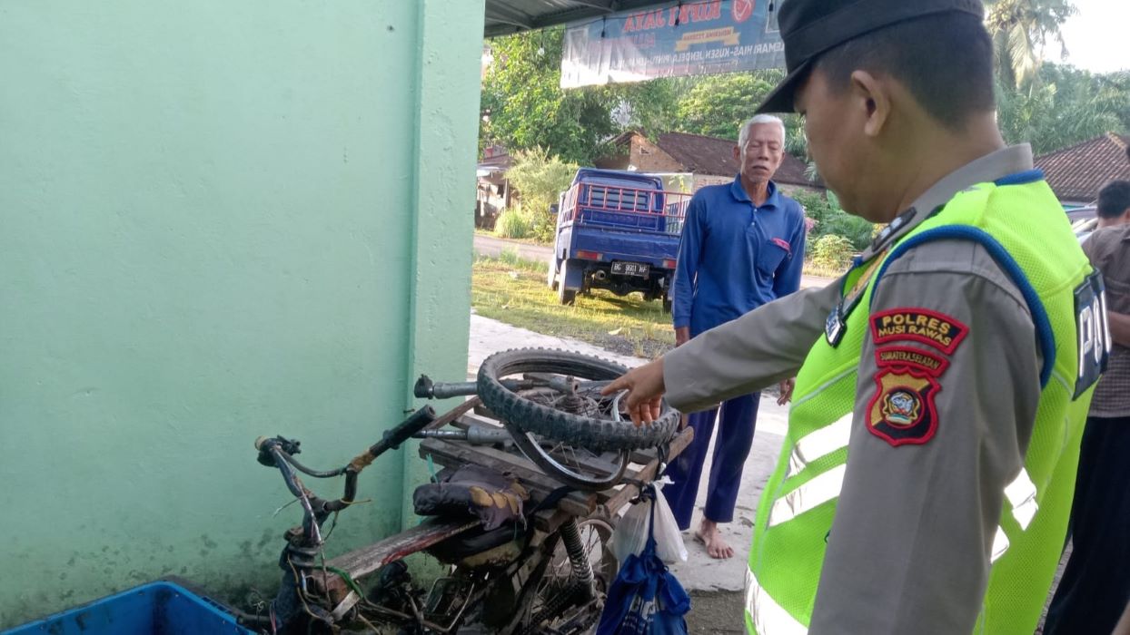 Tabrakan Trail Vs Motor Jambrong di Megang Sakti Musi Rawas,  2 Luka Parah