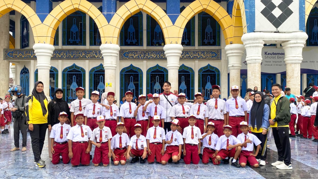 Keren, SD Negeri 32  Raih Juara Lomba Gerak Jalan Perayaan HUT RI ke-80 Tingkat Kota Lubuk Linggau