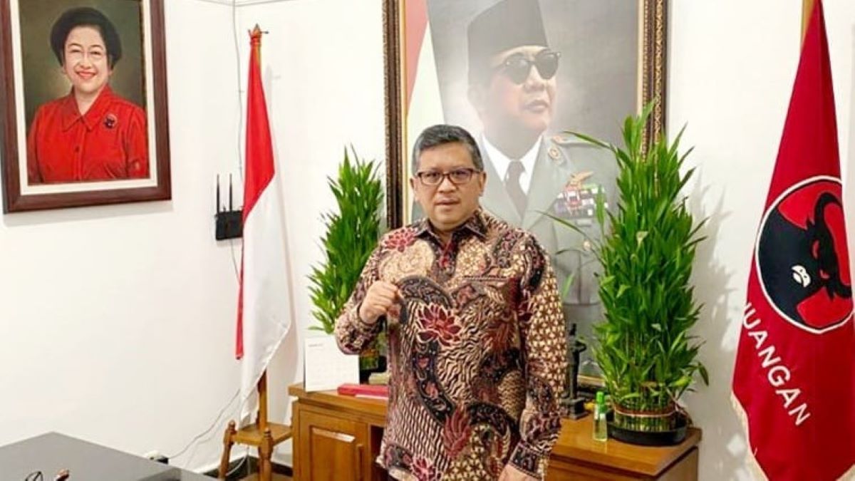 Baliho Ganjar-Mahfud Dicopot di Bali: Hasto PDIP Geram