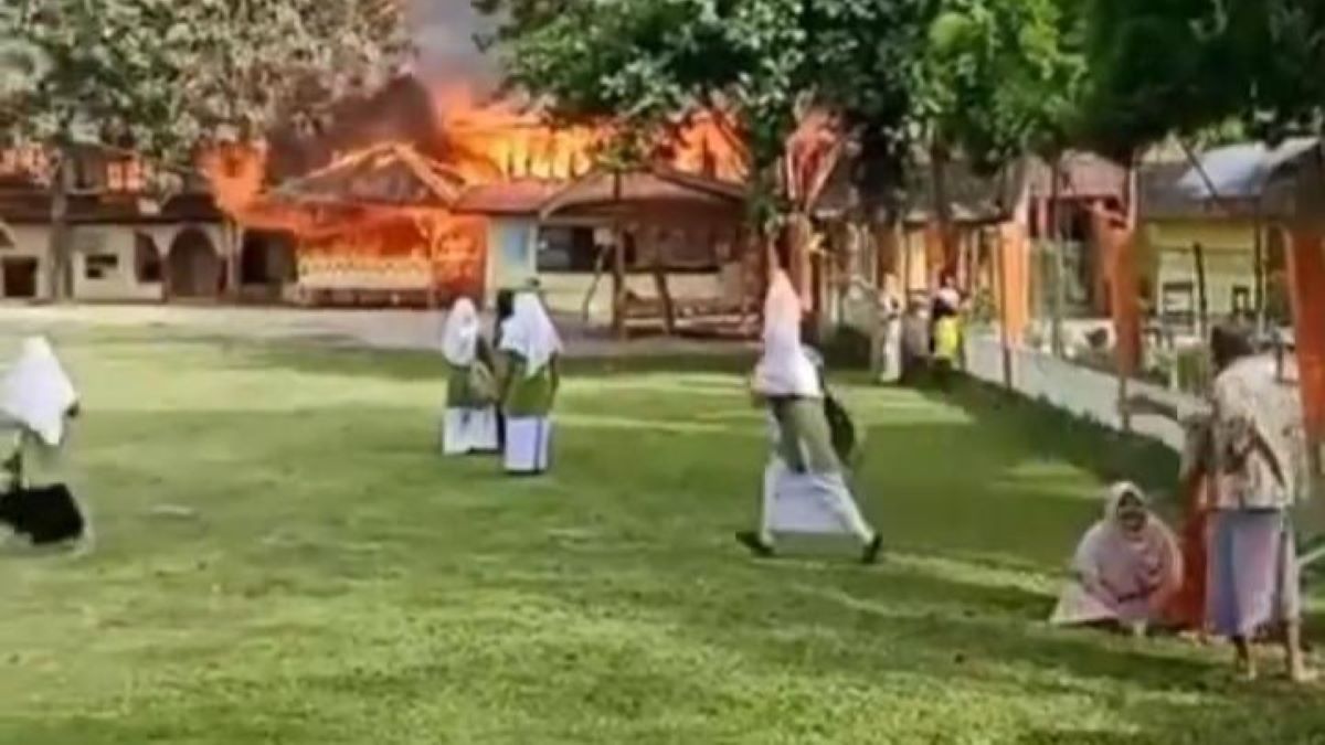 Viral, Ponpes di Aceh Dilanda Kebakaran Hebat, Guru Patah Tulang Karena Panik