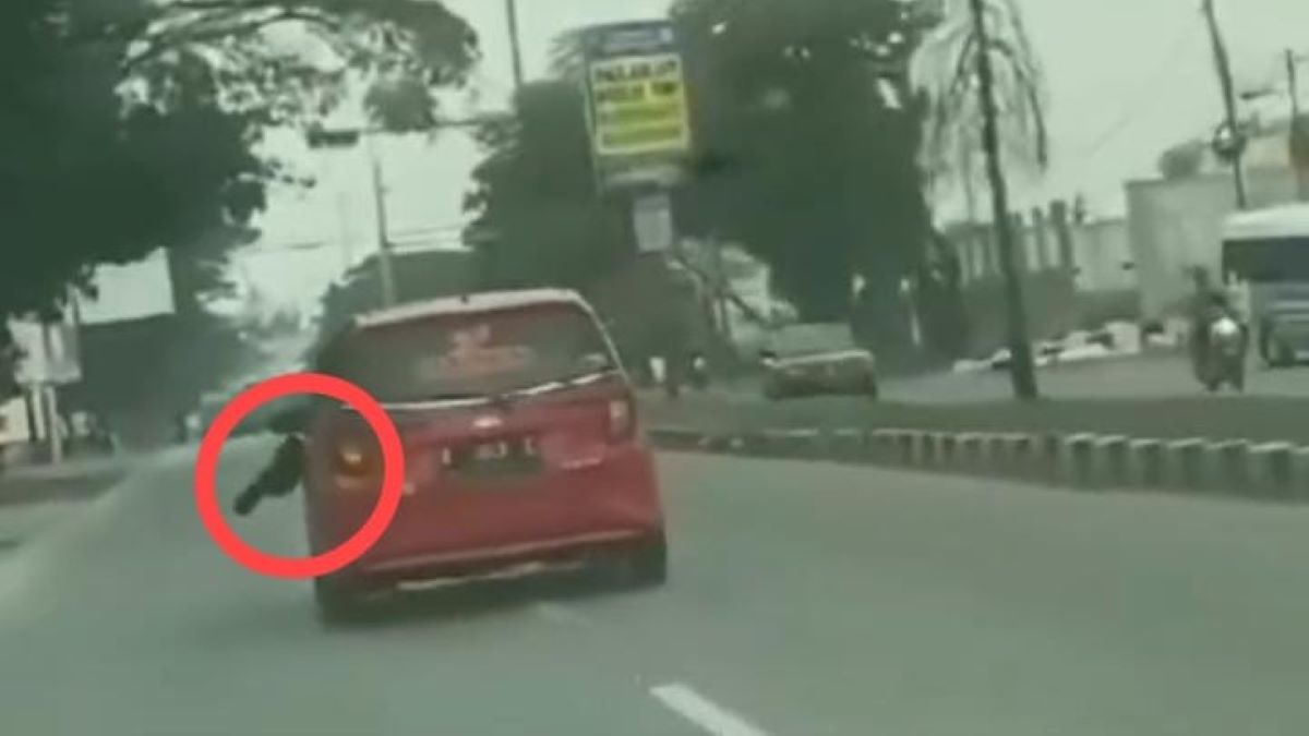 Viral Video Sopir Tabrak Polisi Hingga Tersangkut di Kap Mobil, Penyebabnya Gara-Gara Hal Ini 