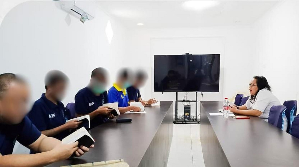 WBP Kristiani Lapas Narkotika Muara Beliti Ikuti Ibadah Rohani dengan Khidmat