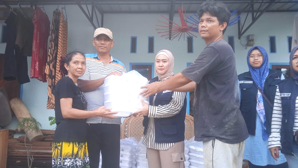 NasDem Peduli, Yoppi Karim Berikan Bantuan 1.100 Nasi Kotak Siap Saji untuk Korban Banjir Lubuk Linggau