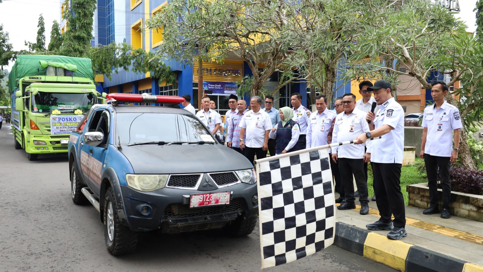 Solidaritas untuk Aceh, Wali Kota Lubuk Linggau Lepas Bantuan dari Pemkot bersama Masyarakat