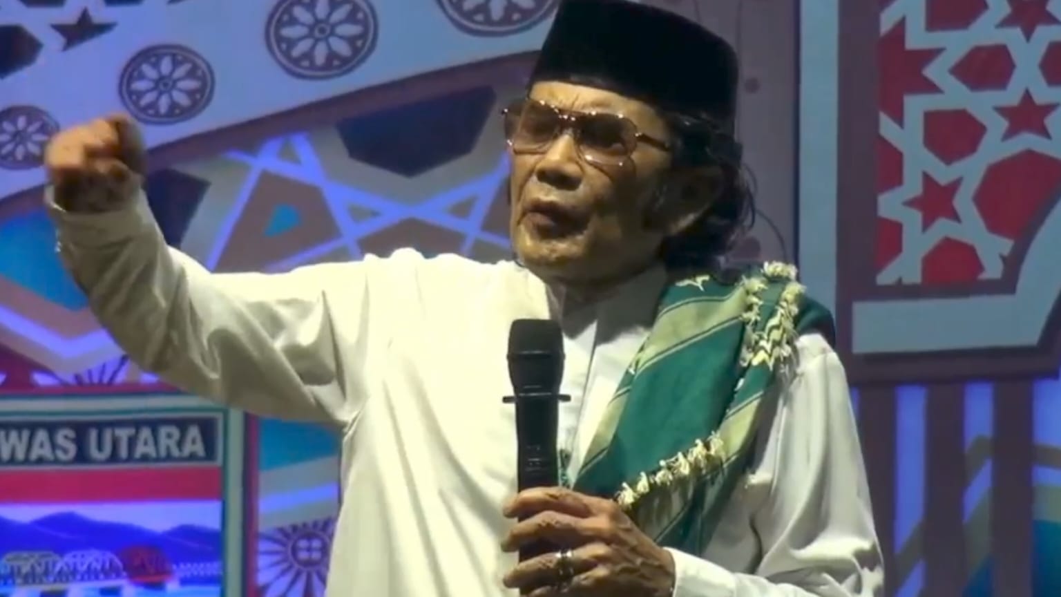 Rhoma Irama Ajak Masyarakat Muratara Beriman dan Bertakwa, Akhiri Tausiyah dengan Lagu Akhlak