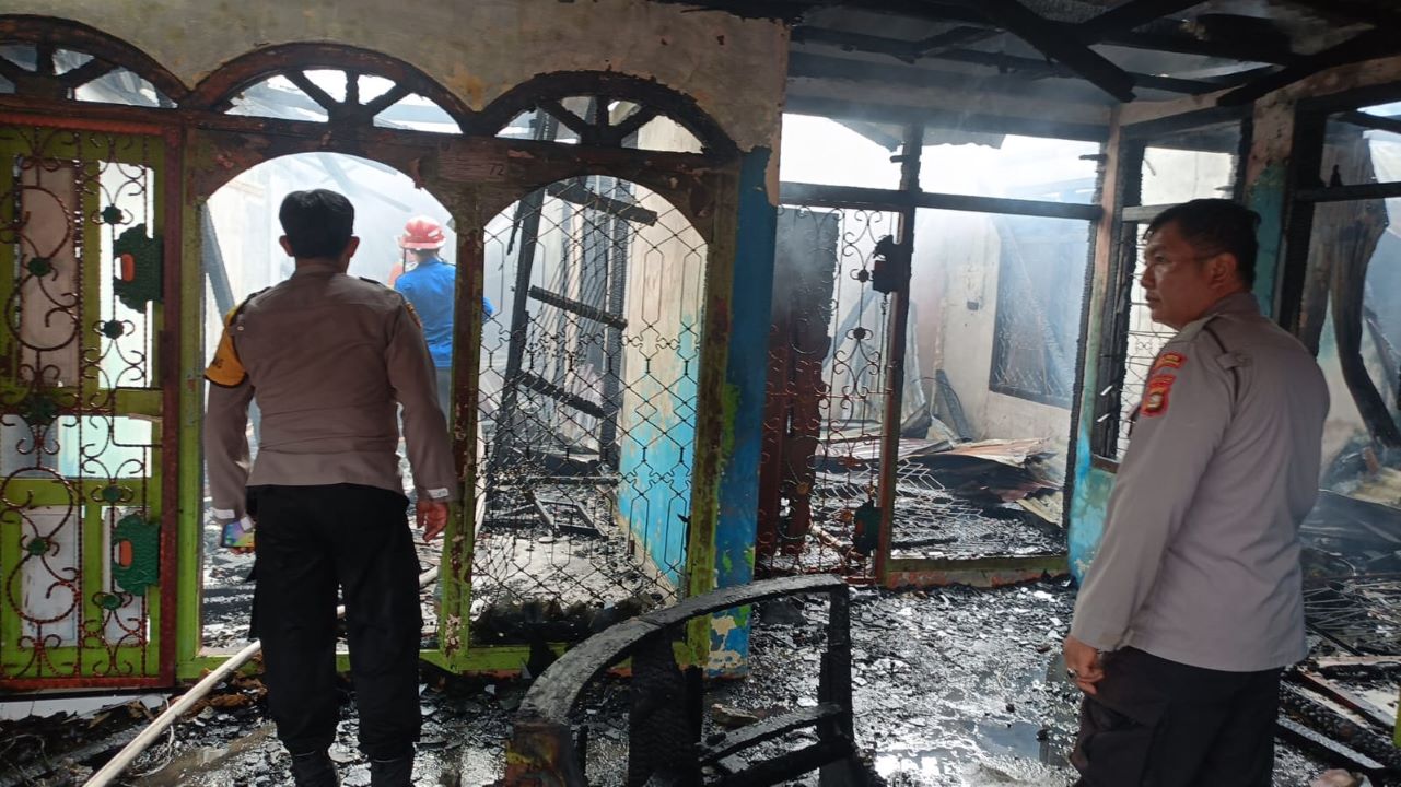 Istri di Lubuk Linggau Bakar Rumah, Diduga Cekcok Rumah Tangga