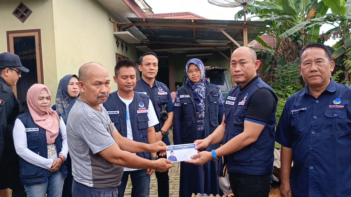 Panggilan Kemanusiaan, DPD NasDem Lubuk Linggau Berikan Bantuan Korban Kebakaran