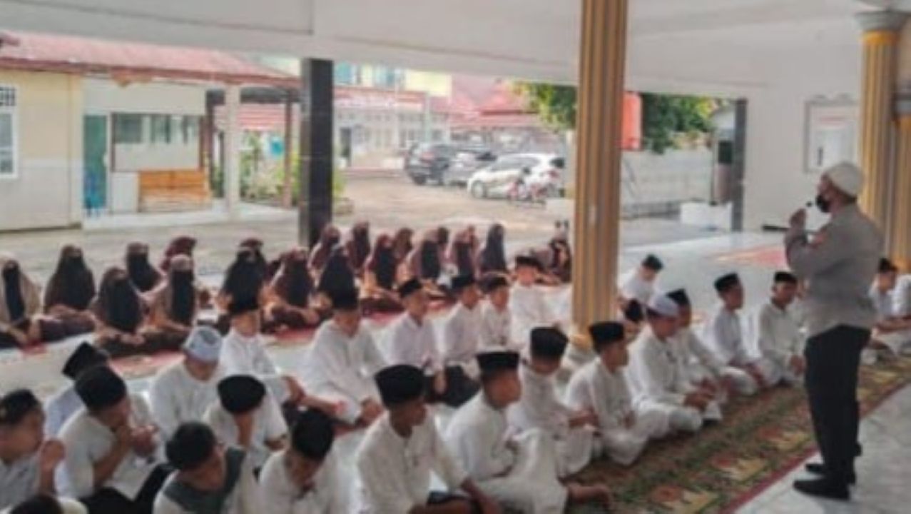 Polres Lubuk Linggau Ingatkan Bahayanya Perundungan dan Terorisme ke Santri