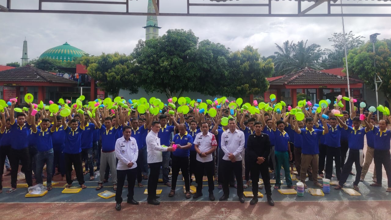 Penuhi Hak WBP Jelang Bulan Suci Ramadan, Lapas Narkotika Kelas IIA Muara Beliti Bagikan Peralatan Makan